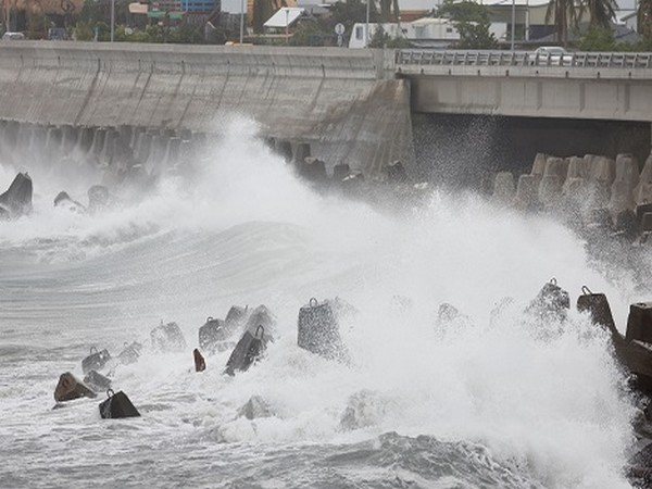 Typhoon Koinu pounds Taiwan with heavy rains, winds