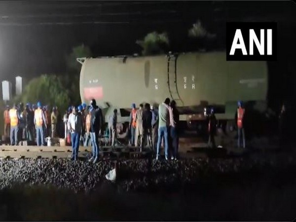 Efforts Underway to Restore Delhi-Mumbai Rail Line After Goods Train Derails in Ratlam