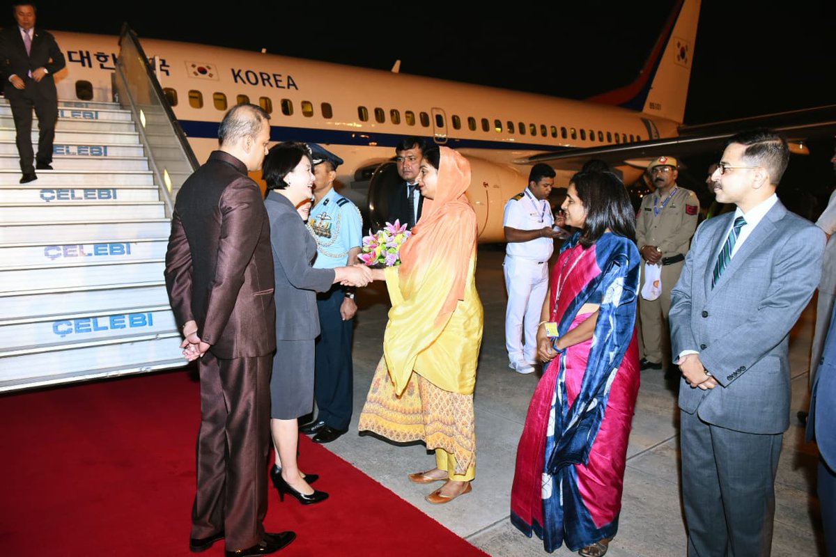 Swaraj met South Korean first lady, visits to school students