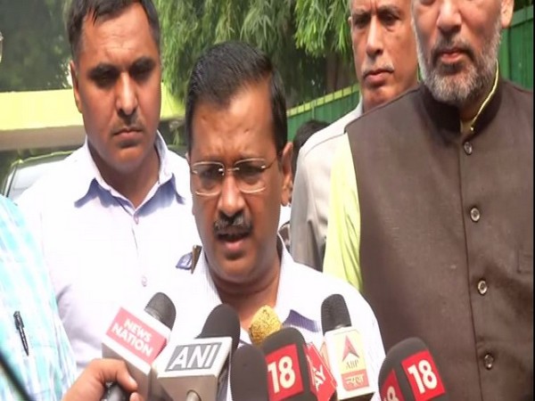 Delhi: Kejriwal carpools with ministerial colleagues on first day of odd-even