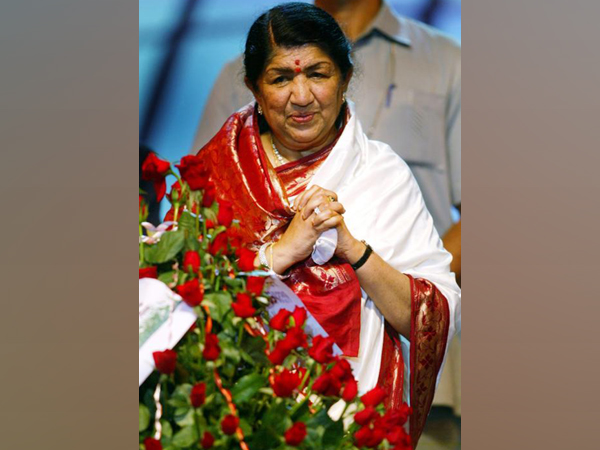 Lata Mangeshkar extends heartfelt greetings on Diwali 2021