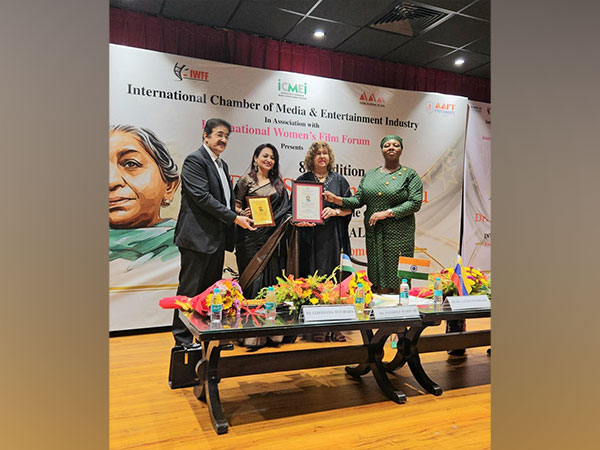 Trupti Bhoir Shines: Honored with Sarojini Naidu International Award