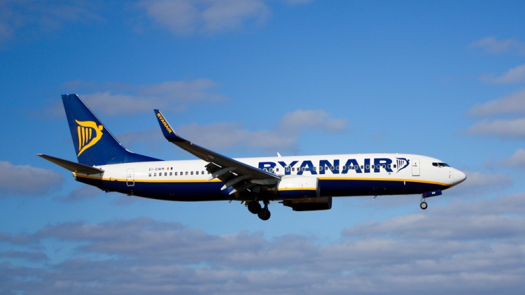 Irish carrier Ryanair strikes wages, benefits deal with German pilot union VC