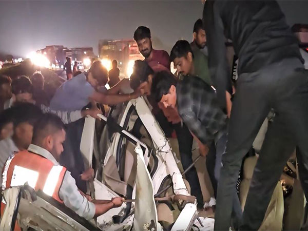 Tragic Collision on Ahmedabad-Vadodara Expressway Claims Three Lives