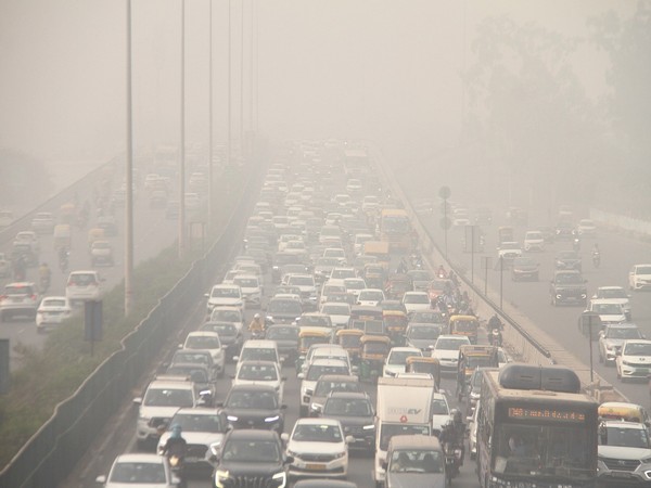 Delhi's Chilling Welcome to Winter Amid Improving Air Quality