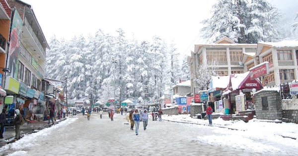 Fresh snowfall occurs at major tourist towns in Himachal Pradesh