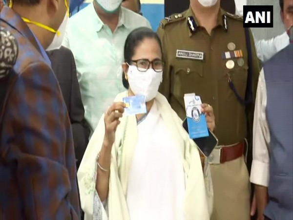 Mamata Banerjee stands in queue to receive 'Swasthya Sathi' card