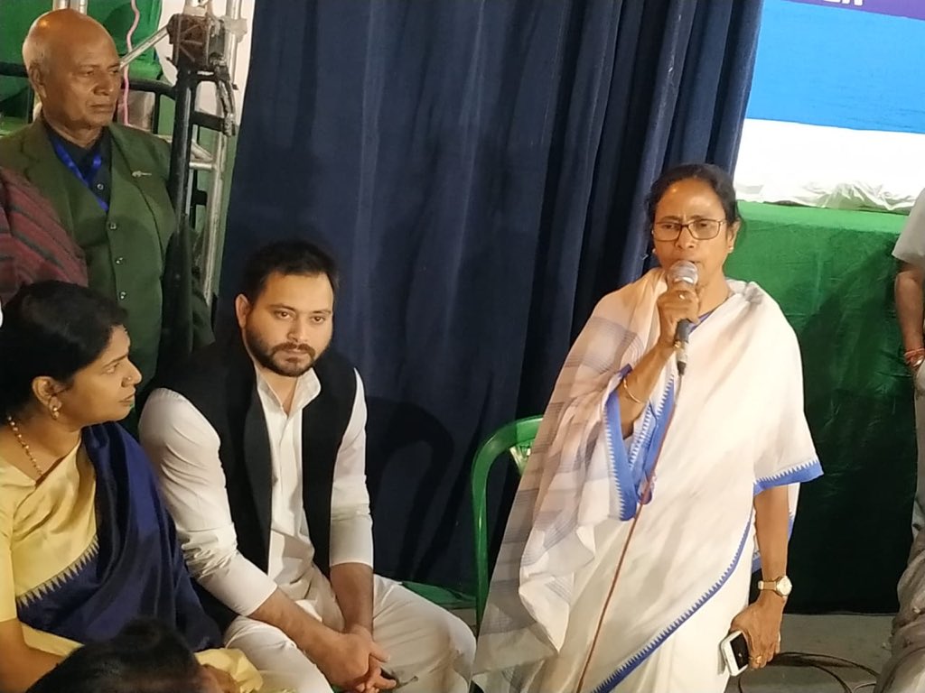 Opposition shows solidarity with Mamata; Tejashwi, Kanimozhi visits protest site