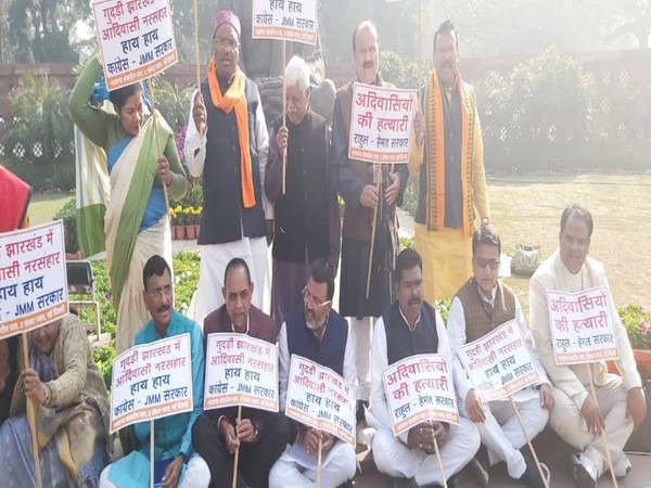 BJP MPs from Jharkhand stage protest against killing of tribals 