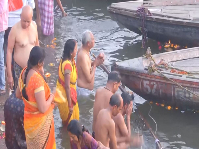 Lakhs take holy dip at Sangam on Maaghi Purnima