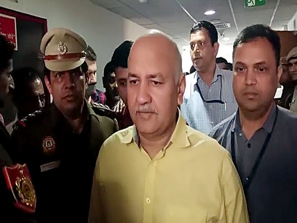 FIR filed after poster in favour of Manish Sisodia found in Delhi school