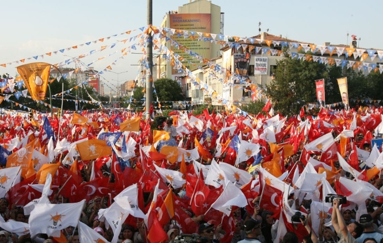 Turkish opposition criticizes electoral board for accepting recount demand