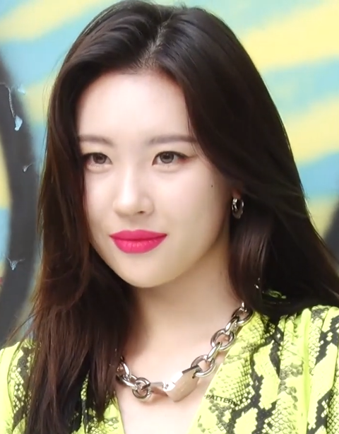 Singer Sunmi speaks about her sexuality, reveals "different sides" of herself