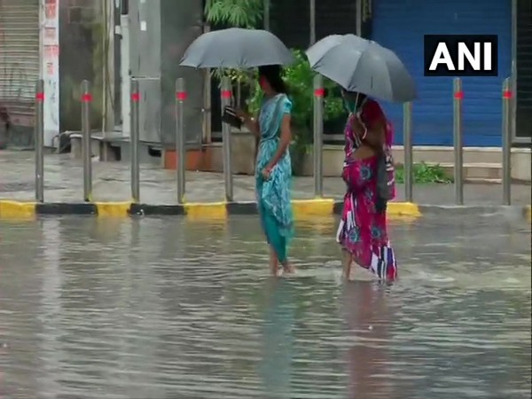 Heavy rain causes waterlogging in several areas of Mumbai 