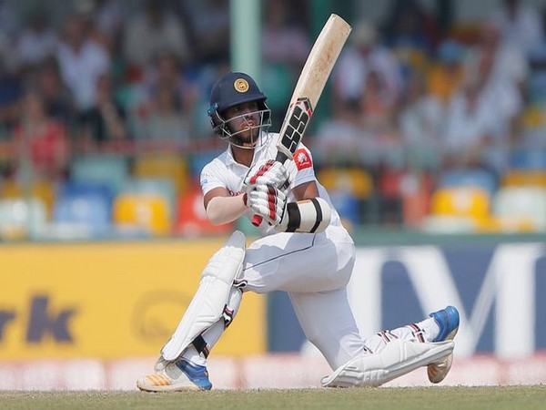 Cricket-Sri Lanka batters have bright start in first test v New Zealand