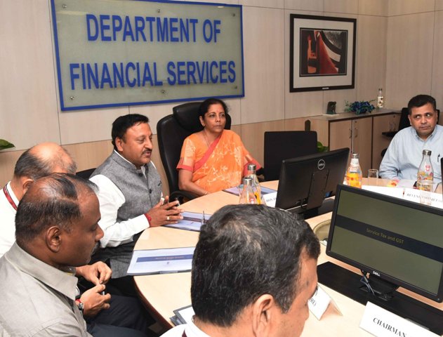 Finance Minister holds discussions on credit growth to support needs of economy
