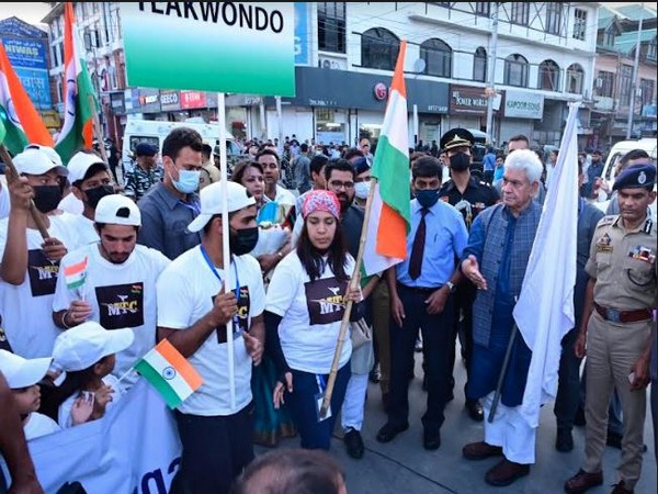 J-K Lt Governor flags off 'The Great India Run' in Srinagar