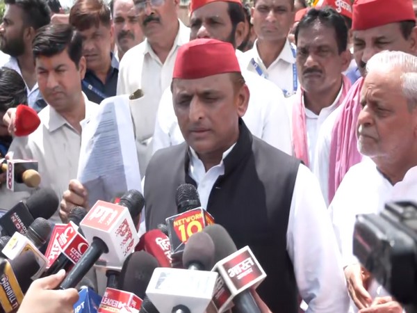 Akhilesh Yadav Criticizes Government Over DA Arrears