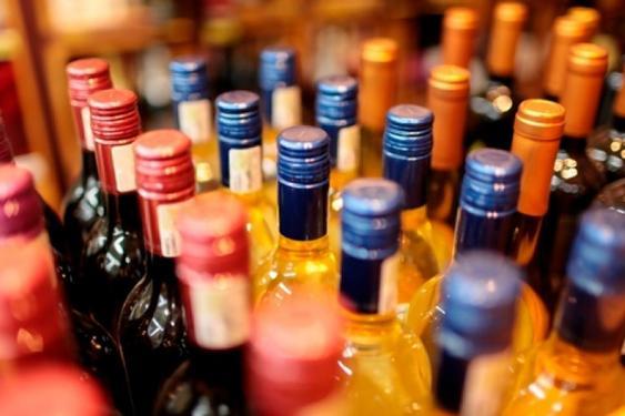 Police arrests 4 for possessing illicit liquor on dry day in Jammu and Kashmir