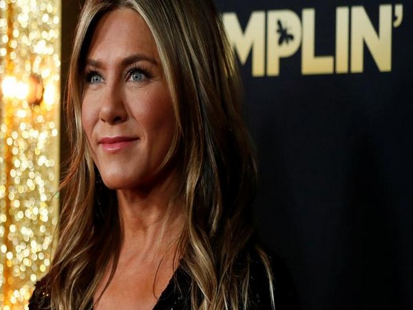 Here's why Jennifer Aniston recommends staying away from social media
