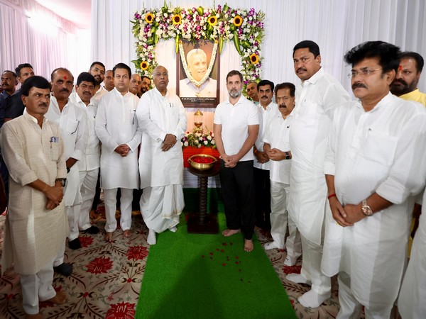 Rahul Gandhi, Kharge Pay Homage to Late MP Vasantrao Chavan in Nanded