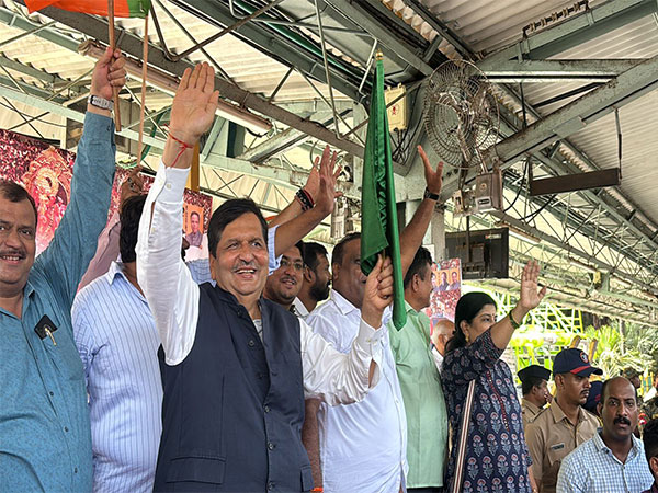 Maharashtra Minister Flags Off Namo Express Ahead of Ganeshotsav