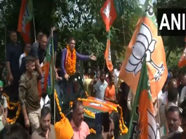 Ravinder Raina Leads Enthusiastic BJP Roadshow in Nowshera Ahead of Elections