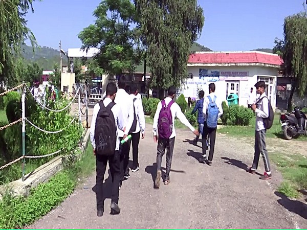 J-K: Director School Education inspects schools in Ganderbal district