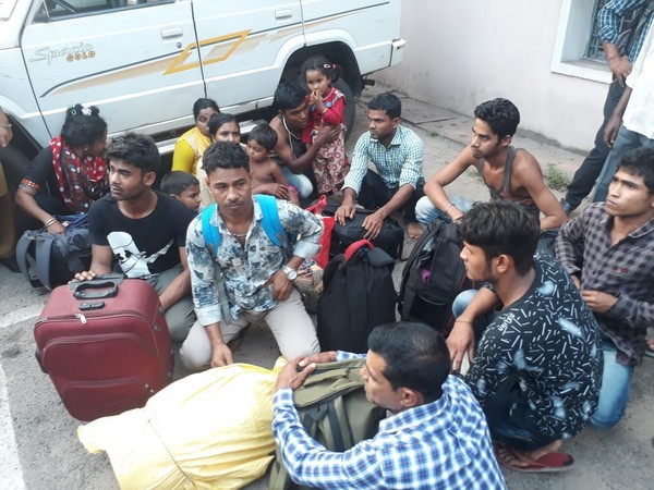 Visakhapatnam: 6 Bangladesh nationals, 10 others apprehended from railway station