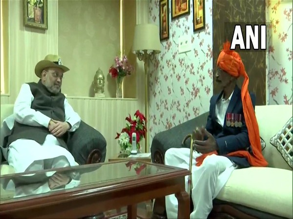 Amit Shah meets 1971 India-Pak war hero Bhairo Singh Rathore in Jaisalmer 