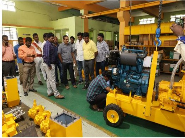 Coimbatore civic body dispatches twelve 41-HP motors to Chennai for flood-relief operations