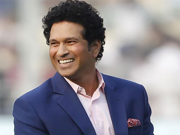 Sachin Tendulkar Attends Maharashtra Government Oath Ceremony Amid Political Shift