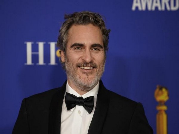 UPDATE 1-Joaquin Phoenix wins best actor Oscar for 'Joker'