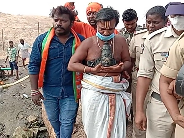 Vaishnavite Seer to tour attacked temples in Andhra, calls for more security at shrines 