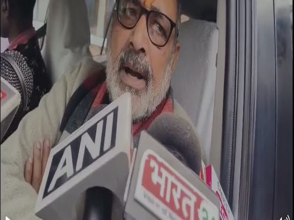 "Congress has done nothing but mislead people": Giriraj Singh lashes out at Mallikarjun Kharge's remarks on PM Modi