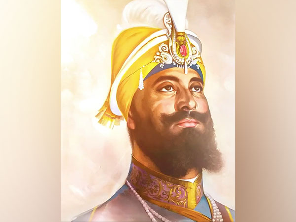 Leaders Pay Tribute to Guru Gobind Singh on Prakash Parv