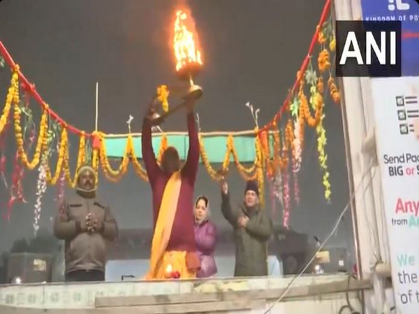 Devotional Bonanza: Millions Gather for Sandhya Aarti and Mahakumbh Mela Prep in Prayagraj