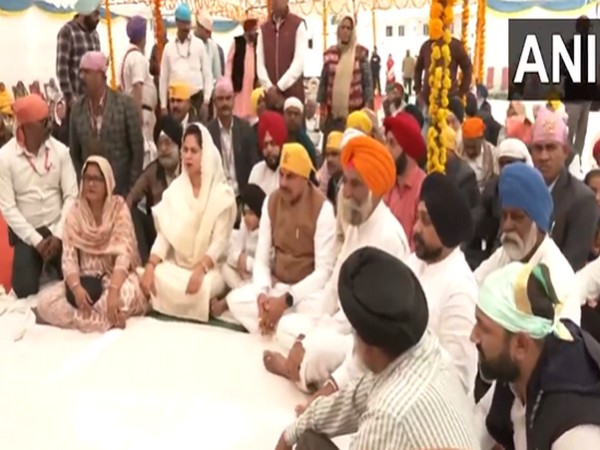 MP CM Commemorates Prakash Parv, Honors Guru Gobind Singh’s Legacy