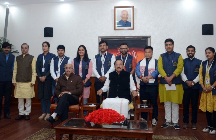 VP urges upon institutes inculcate committed leadership qualities in students 