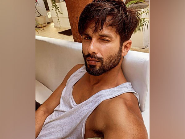 Shahid Kapoor exudes 'laid back vibes' over weekend in latest Instagram  post | Entertainment