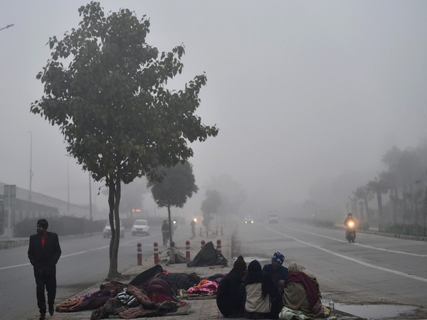 Cold morning in Delhi, max temperature likely to settle at 22 degrees Celsius