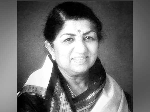 Lata Mangeshkar: First Indian to perform at London’s Royal Albert Hall in 1974