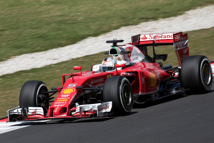 Motor racing-Ferrari's Vettel on pole for Japanese Grand Prix