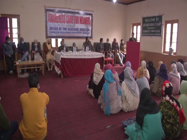 Govt organises awareness camp for handloom weavers in Srinagar