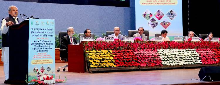 Narendra Singh Tomar attends conference of ICAR, Agricultural Universities and Industries