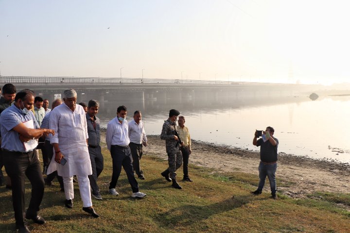 Jal Shakti Minister inspects 564 MLD Okhla Sewerage Treatment Plant 