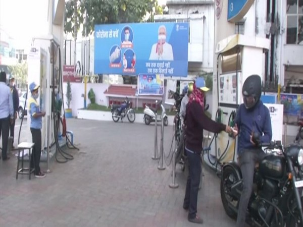 Delhi: Petrol price up by 25 paise, diesel by 30 paise