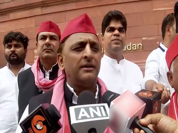 Akhilesh Yadav Accuses UP Government of Conspiracy in Hathras Arrests