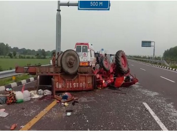 Unnao: 2 dead, 22 injured in accident on Agra-Lucknow expressway