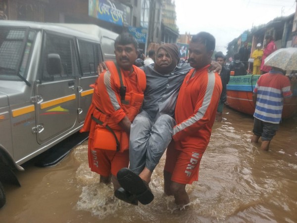 Maharashtra: NDRF team rescues several families following heavy rains